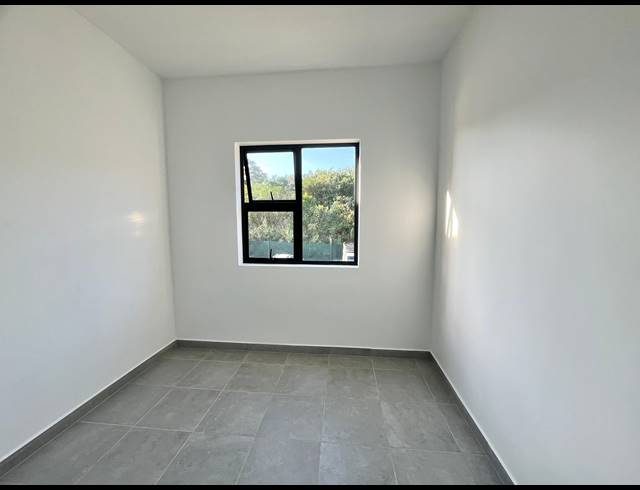 2 BEDROOM APARTMENT FOR SALE IN SHEFFIELD BEACH